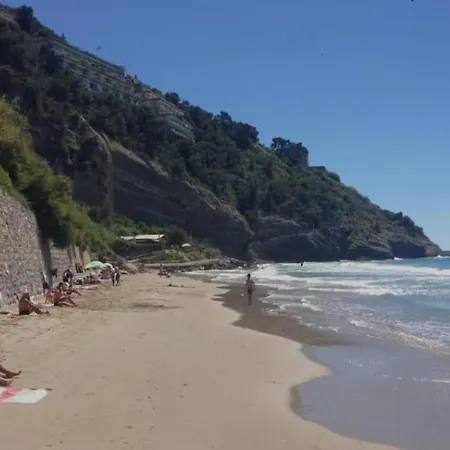 Lägenhet La Finestra Sul Borgo Ventimiglia